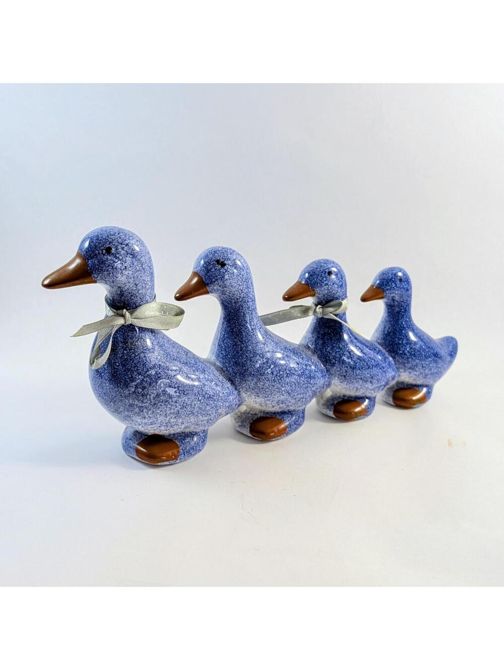 Vtg Blue Spongeware Speckled Ducks in a Row